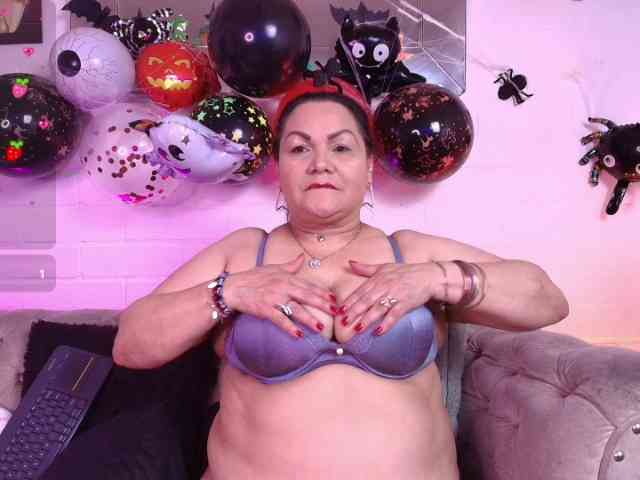 EllenaBoobs webcam