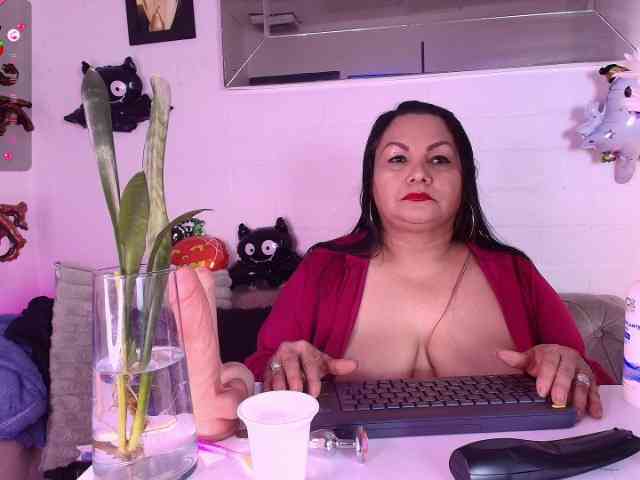 EllenaBoobs webcam