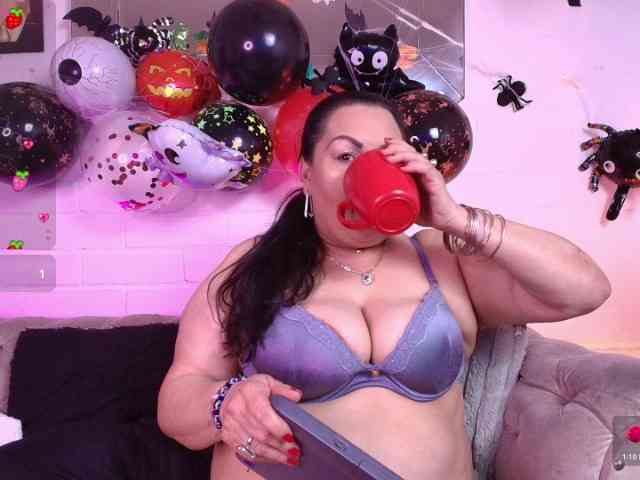 EllenaBoobs webcam