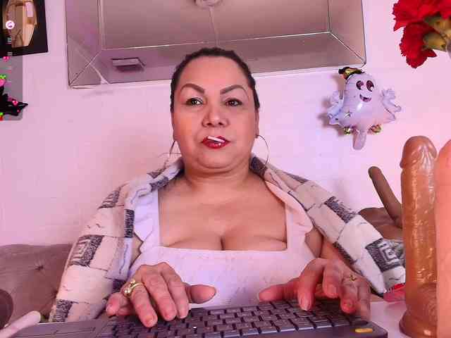 EllenaBoobs webcam