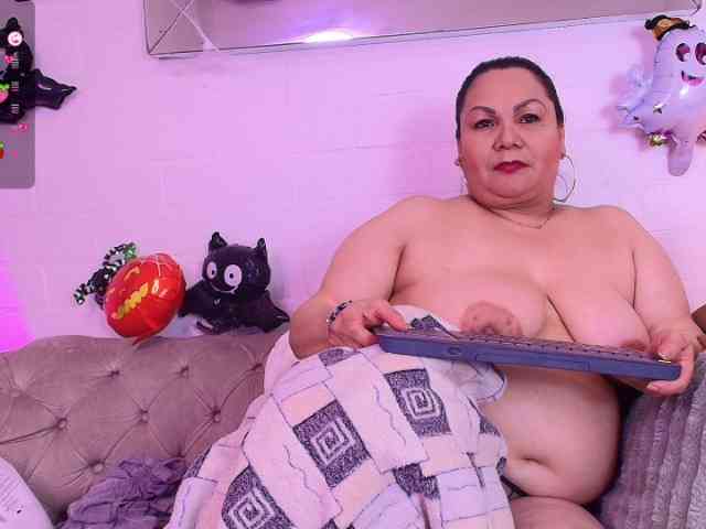 EllenaBoobs webcam