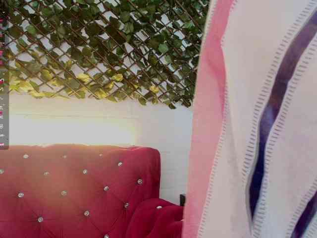 EllenaBoobs webcam