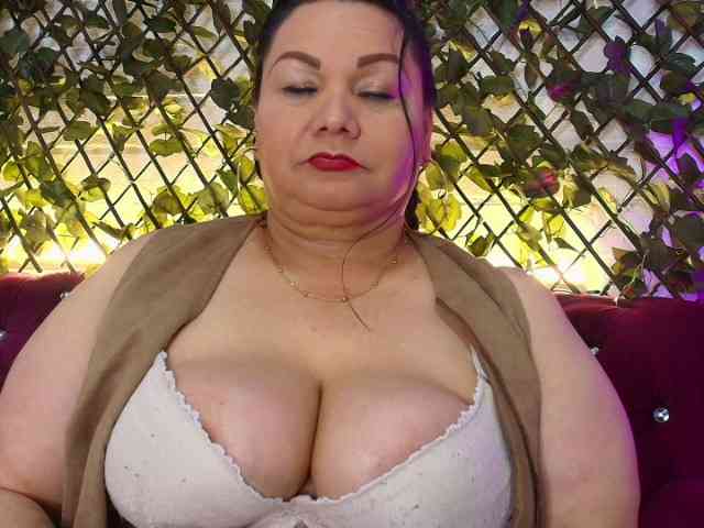 EllenaBoobs webcam