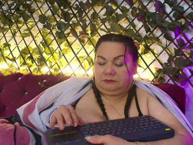 EllenaBoobs webcam