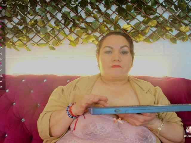 EllenaBoobs webcam