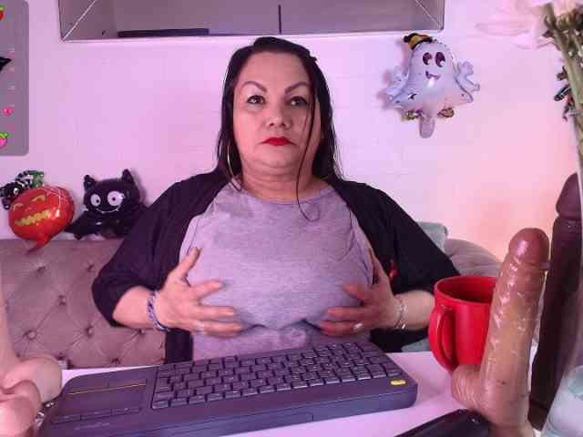 EllenaBoobs webcam