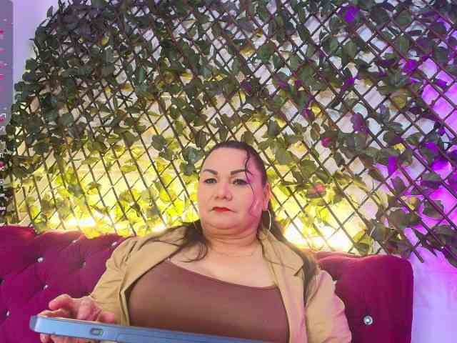 free online sex chat EllenaBoobs
