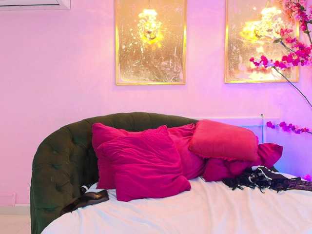 SCARLETTE04's BongaCams show and profile