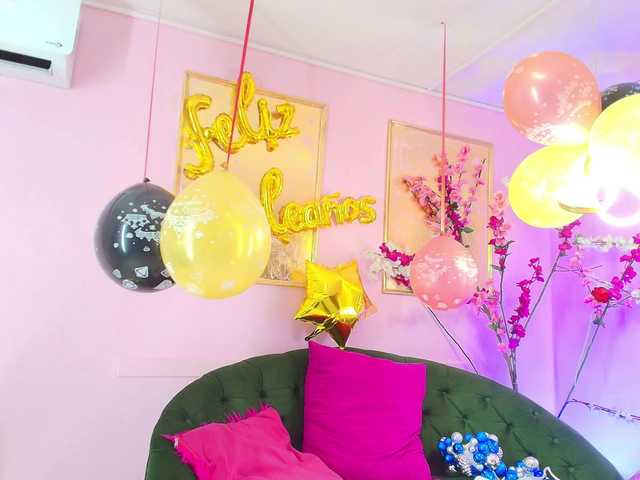 SCARLETTE04's BongaCams show and profile