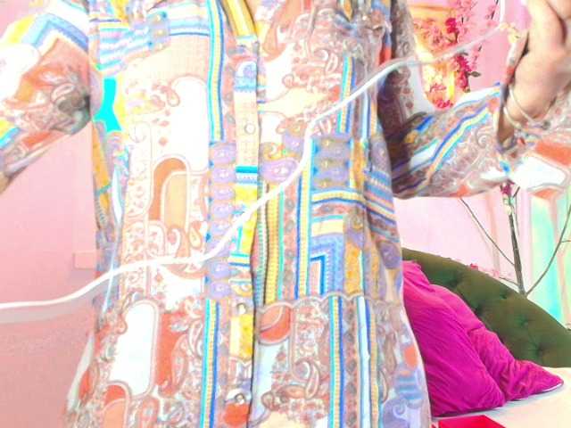 SCARLETTE04's BongaCams show and profile