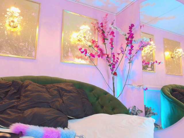 SCARLETTE04's BongaCams show and profile