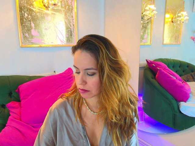 SCARLETTE04's BongaCams show and profile