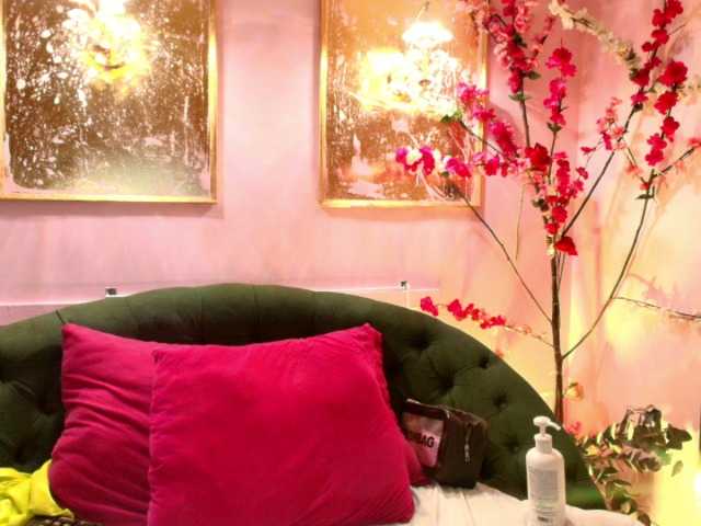 SCARLETTE04's BongaCams show and profile