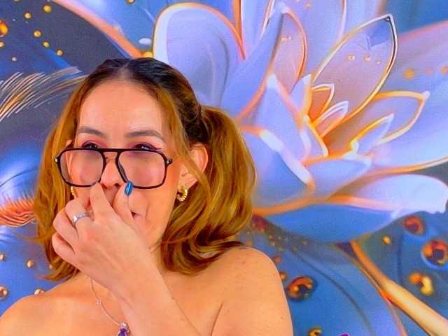 SCARLETTE04's BongaCams show and profile