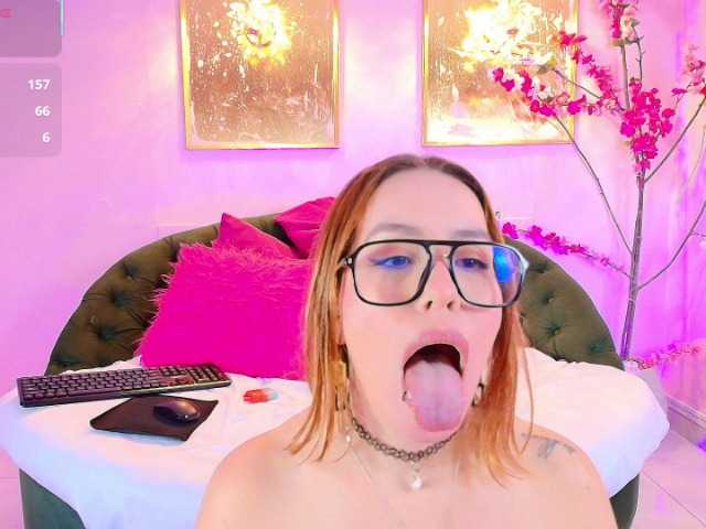 SCARLETTE04's BongaCams show and profile
