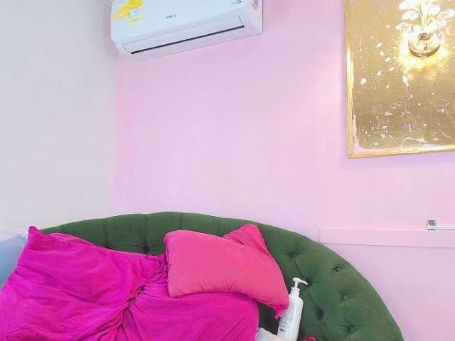 SCARLETTE04's BongaCams show and profile