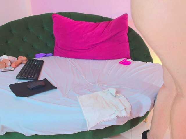 SCARLETTE04's BongaCams show and profile