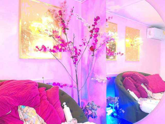 SCARLETTE04's BongaCams show and profile