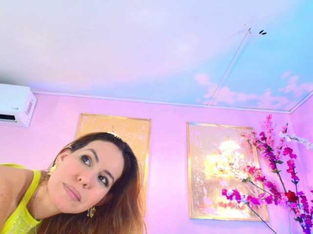 SCARLETTE04's BongaCams show and profile