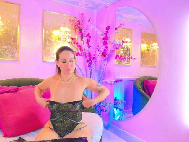 SCARLETTE04's BongaCams show and profile