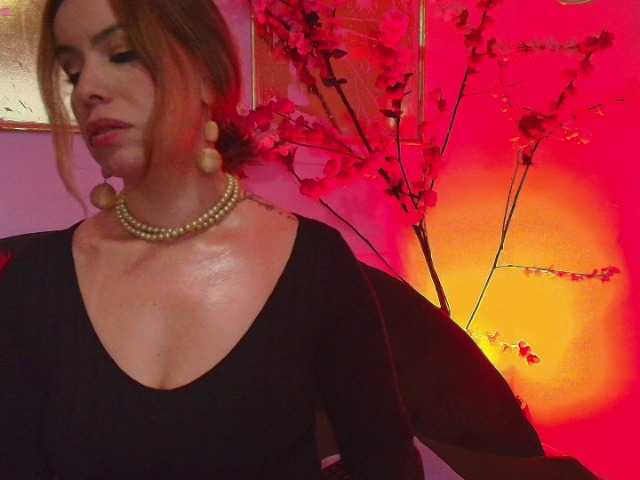 SCARLETTE04's BongaCams show and profile