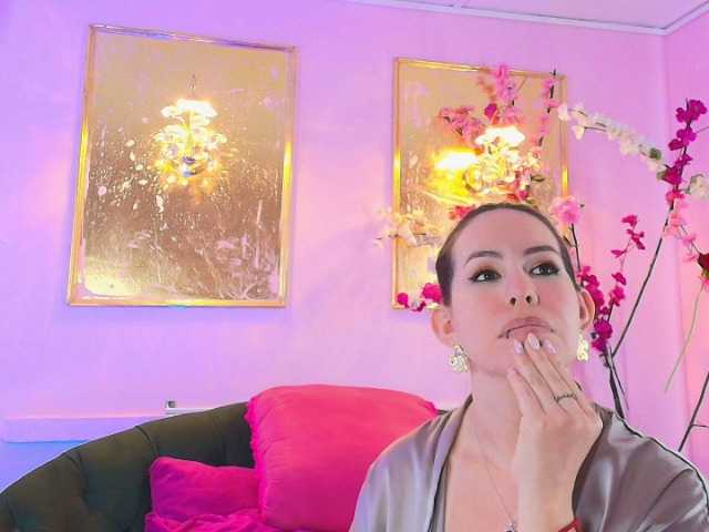 SCARLETTE04's BongaCams show and profile