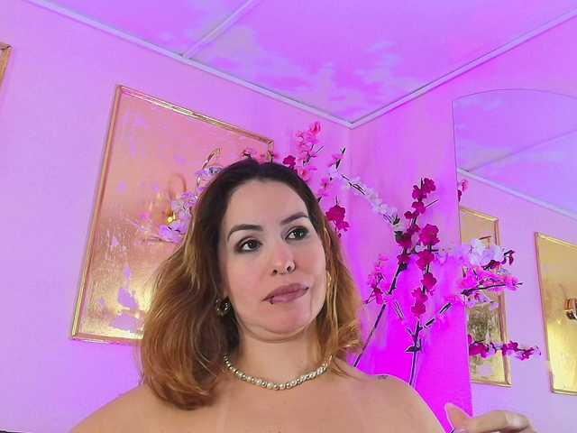 SCARLETTE04's BongaCams show and profile