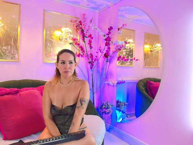 SCARLETTE04's BongaCams show and profile