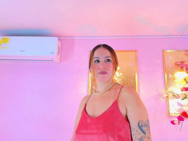 SCARLETTE04's BongaCams show and profile