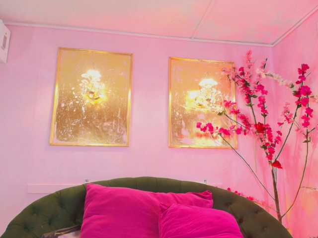 SCARLETTE04's BongaCams show and profile