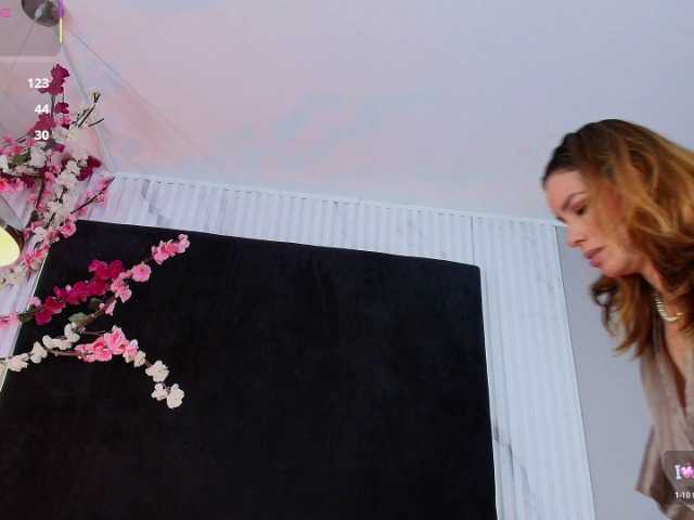 SCARLETTE04's BongaCams show and profile