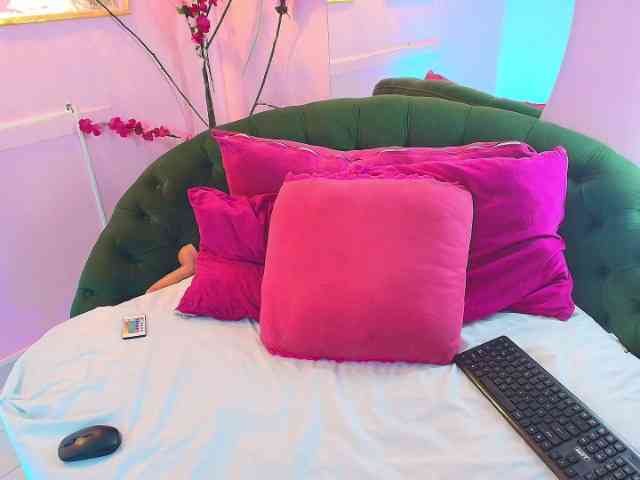 SCARLETTE04 Live Webcam on BongaCams