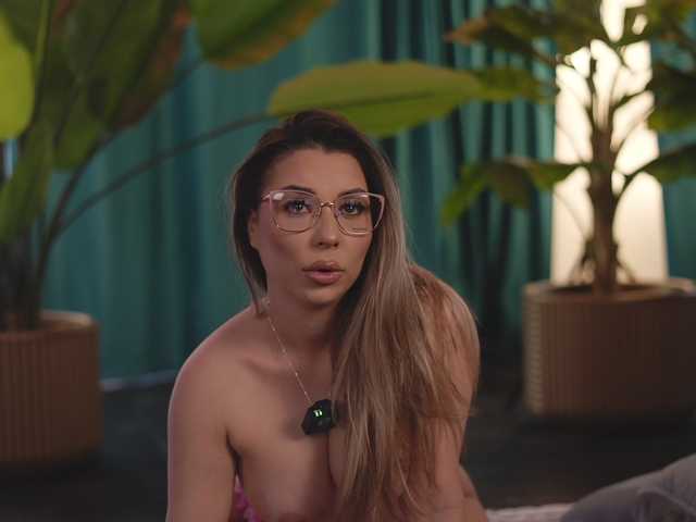 Asssmerising's BongaCams show and profile