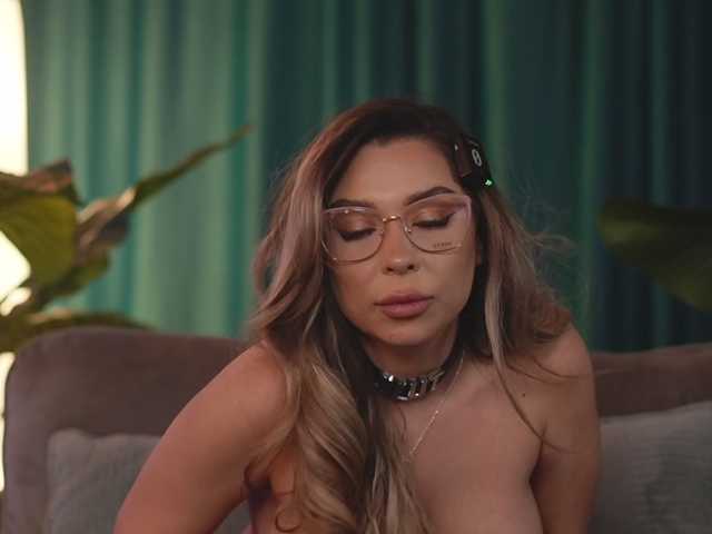 le modèle Asssmerising est en webcam porno dans un show sur le site bongacams, il possède les tags suivants: White/Caucasian,Blonde,Shaved