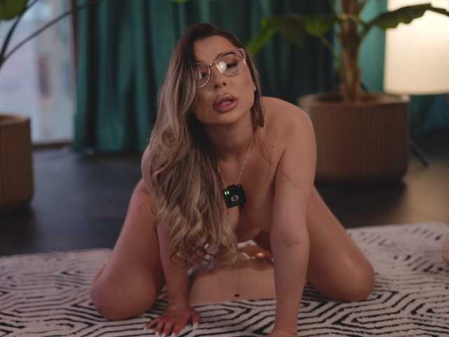 Asssmerising's BongaCams show and profile