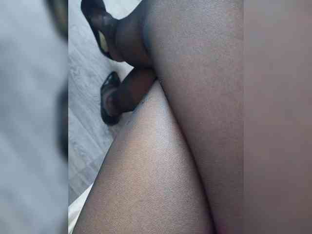 Leylla_ webcam