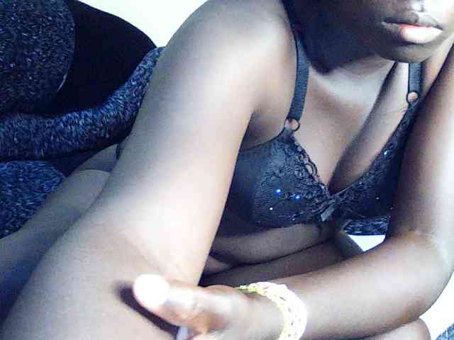 DivineAssGoddess webcam