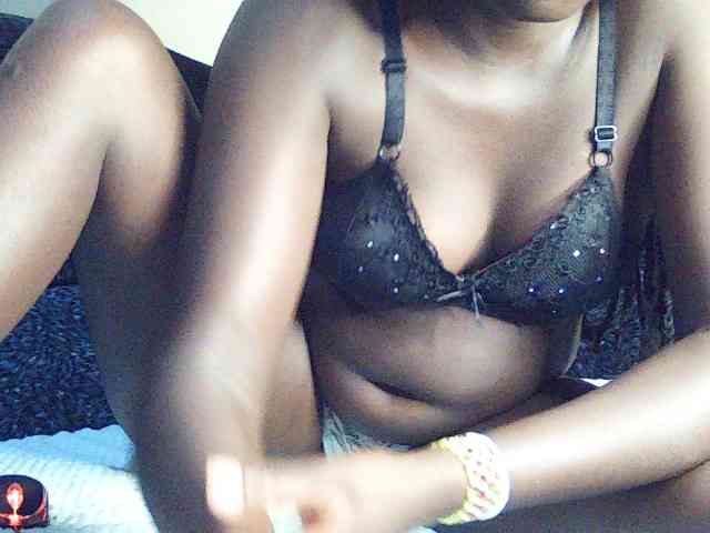 DivineAssGoddess webcam