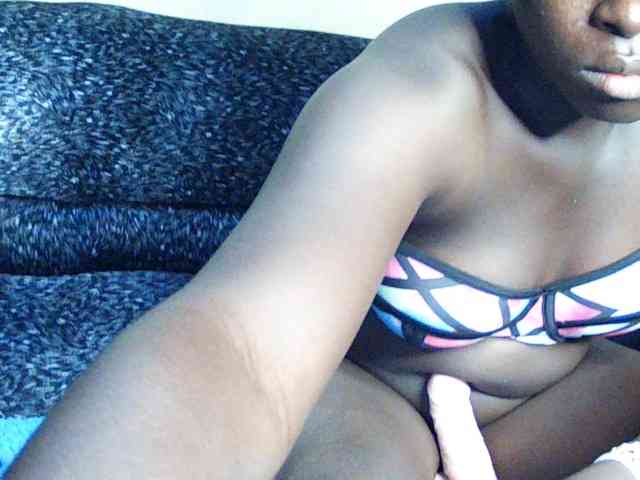 DivineAssGoddess webcam