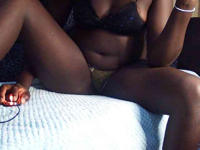 DivineAssGoddess webcam