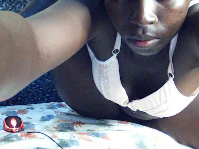 DivineAssGoddess webcam