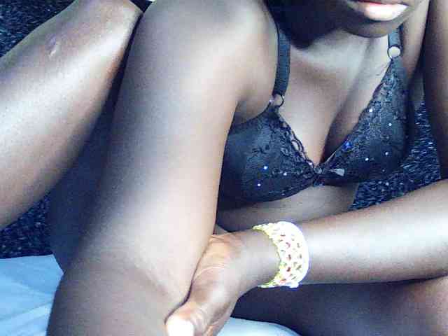 DivineAssGoddess webcam