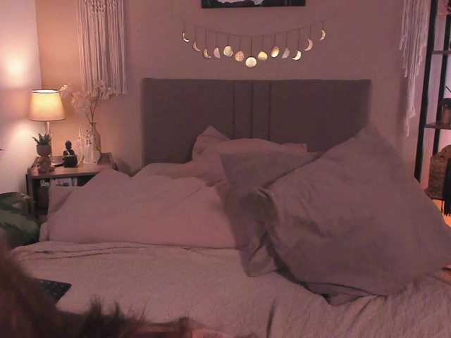 DearMoa's BongaCams show and profile