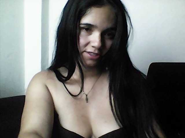 XiomaraSmith4's BongaCams show and profile