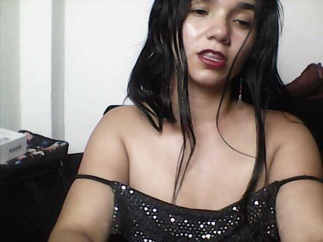 XiomaraSmith4's BongaCams show and profile