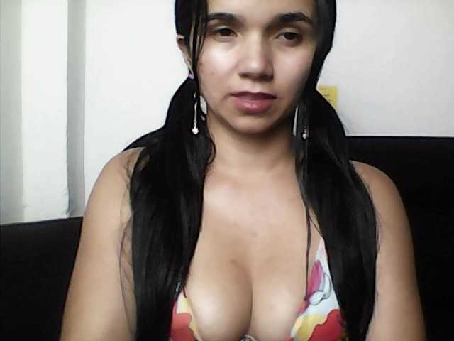 XiomaraSmith4's BongaCams show and profile