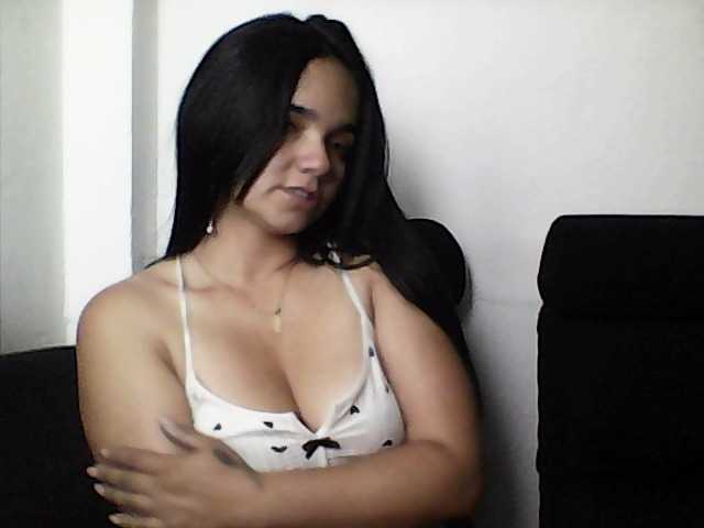 XiomaraSmith4's BongaCams show and profile