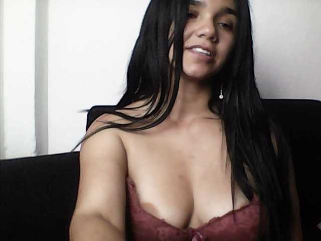 XiomaraSmith4's BongaCams show and profile