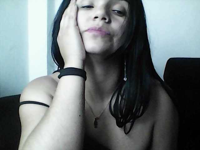 XiomaraSmith4's BongaCams show and profile