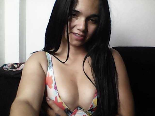 XiomaraSmith4's BongaCams show and profile